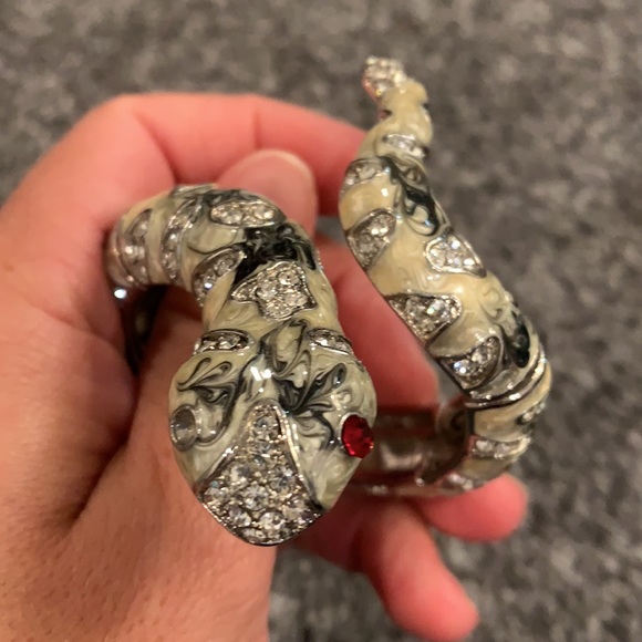 Beautiful Snake Bracelet - Picture 7 of 7